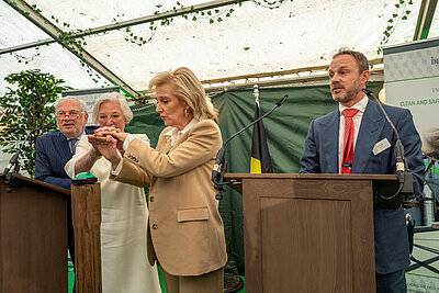 [Translate to Dutch:] Princess Astrid, Princess of Belgium, marked the start of construction of Rivenhall